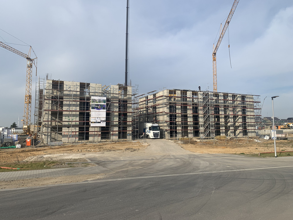 Bild aus dem Jahr 9. April 2025, Anlieferung Fertigbäder