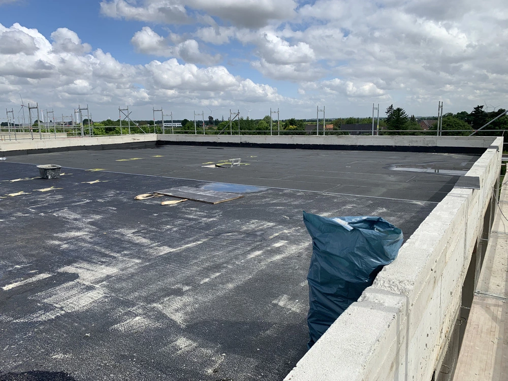 Bild aus dem Jahr 5. Mai 2025, Rohbau fertig, Start Rohinstallation, Lieferung Fenster